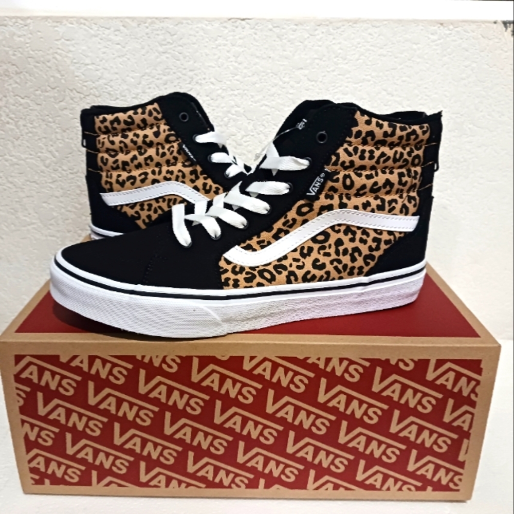 Vans - Picture 2 of 4